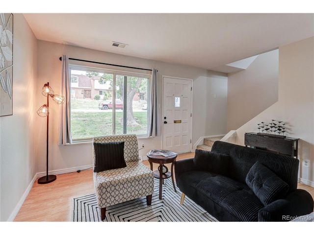582 S Xenon Ct, Lakewood, CO 80228