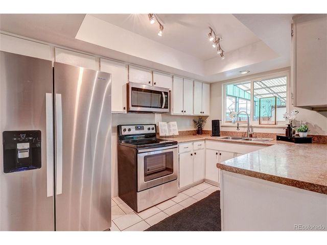 582 S Xenon Ct, Lakewood, CO 80228