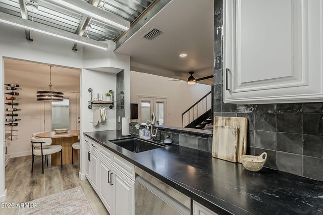 3136 N 38TH Street 1, Phoenix, AZ 85018