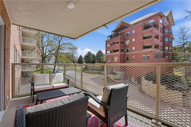 310 W 49 Street S 304, Kansas City, MO 64112