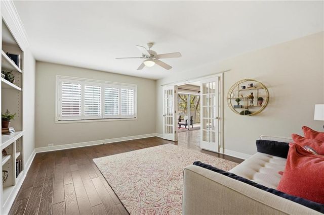 310 W 49 Street S 304, Kansas City, MO 64112