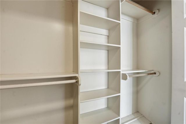 310 W 49 Street S 304, Kansas City, MO 64112