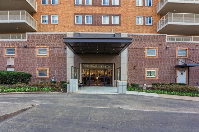 310 W 49 Street S 304, Kansas City, MO 64112
