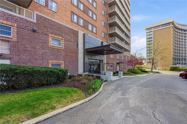 310 W 49 Street S 304, Kansas City, MO 64112