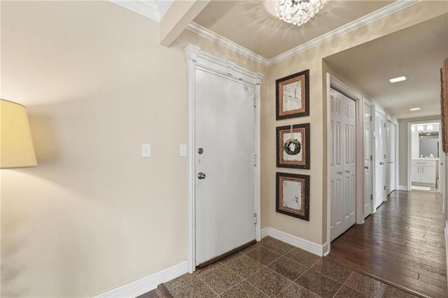 310 W 49 Street S 304, Kansas City, MO 64112