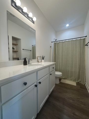 5341-5343 Pinecrest Ct N, Bel Aire, KS 67220