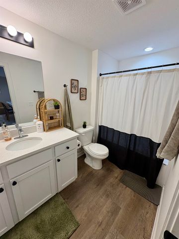 5341-5343 Pinecrest Ct N, Bel Aire, KS 67220