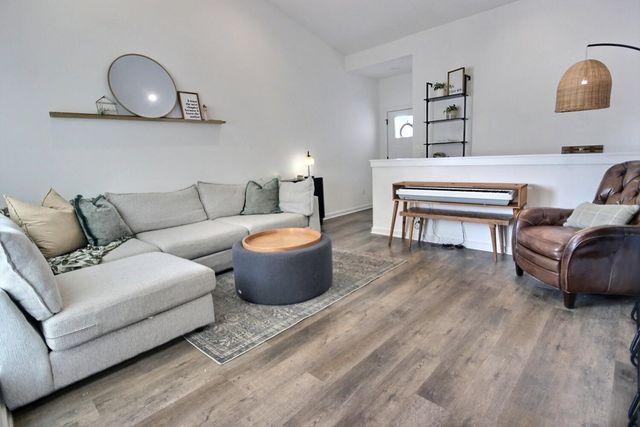 5341-5343 Pinecrest Ct N, Bel Aire, KS 67220