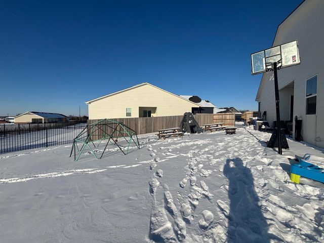 5341-5343 Pinecrest Ct N, Bel Aire, KS 67220