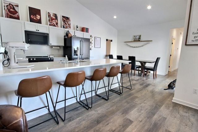 5341-5343 Pinecrest Ct N, Bel Aire, KS 67220