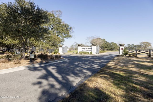 221 Grand Manor Drive, Youngsville, LA 70592