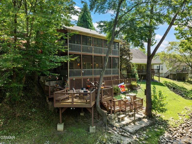 726 Plantation Drive, Pigeon Forge, TN 37863