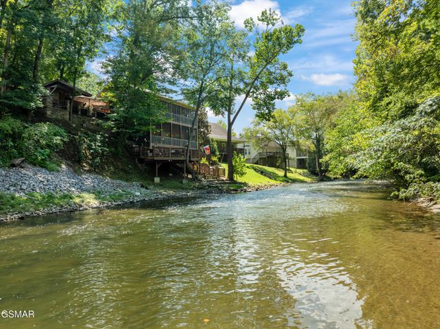 726 Plantation Drive, Pigeon Forge, TN 37863