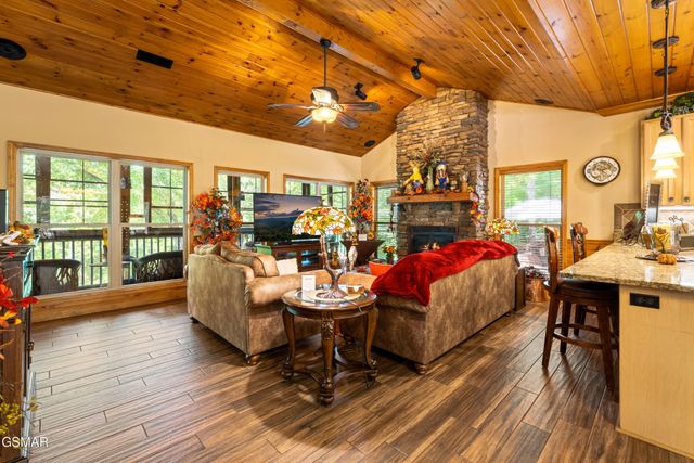 726 Plantation Drive, Pigeon Forge, TN 37863