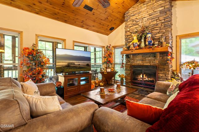 726 Plantation Drive, Pigeon Forge, TN 37863