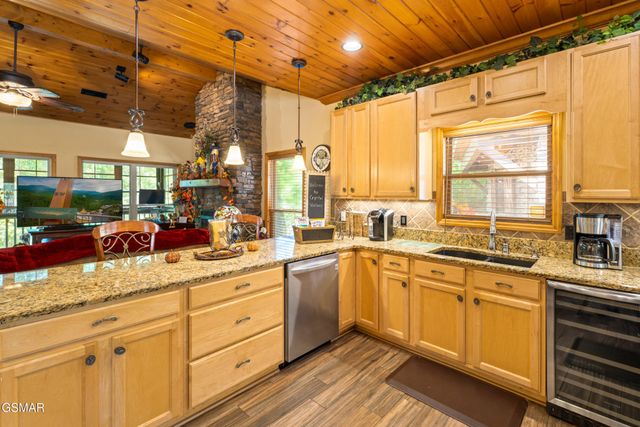 726 Plantation Drive, Pigeon Forge, TN 37863