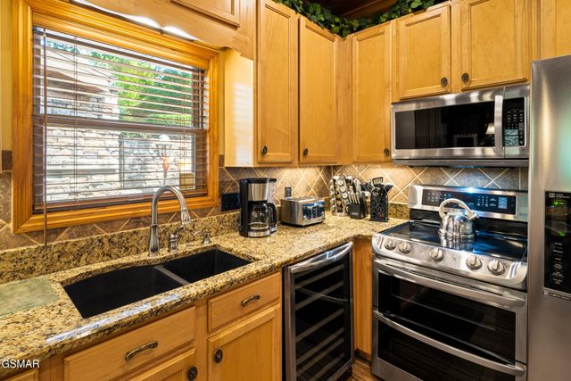 726 Plantation Drive, Pigeon Forge, TN 37863