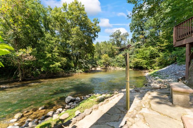 726 Plantation Drive, Pigeon Forge, TN 37863