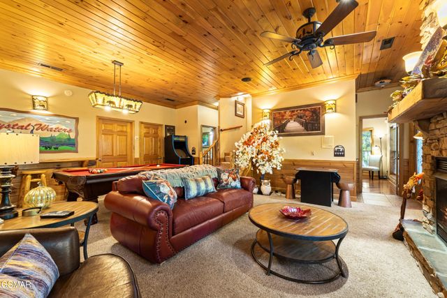 726 Plantation Drive, Pigeon Forge, TN 37863