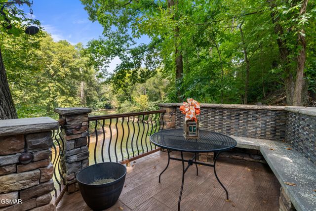 726 Plantation Drive, Pigeon Forge, TN 37863