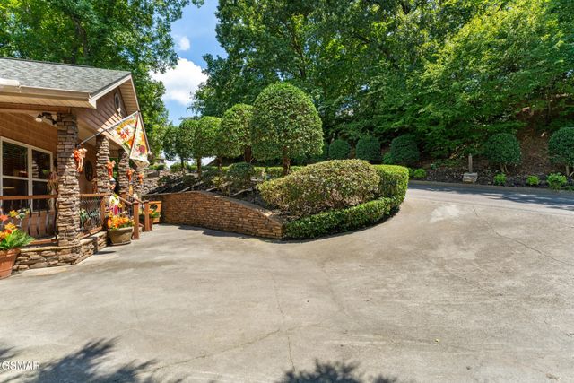 726 Plantation Drive, Pigeon Forge, TN 37863