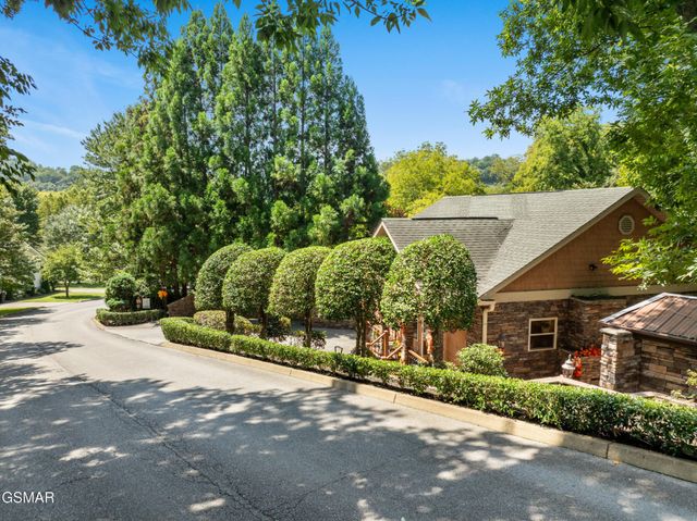 726 Plantation Drive, Pigeon Forge, TN 37863