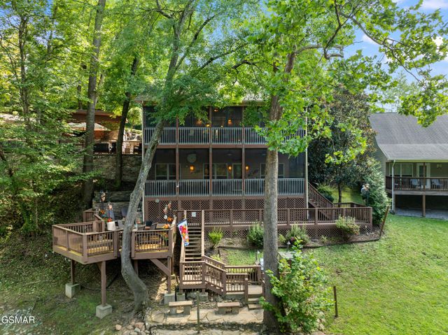 726 Plantation Drive, Pigeon Forge, TN 37863