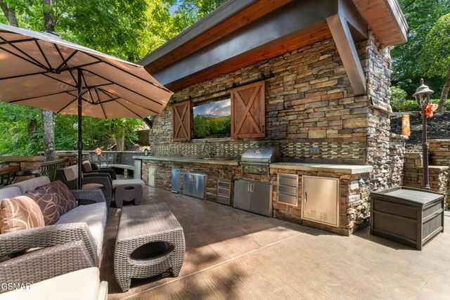 726 Plantation Drive, Pigeon Forge, TN 37863