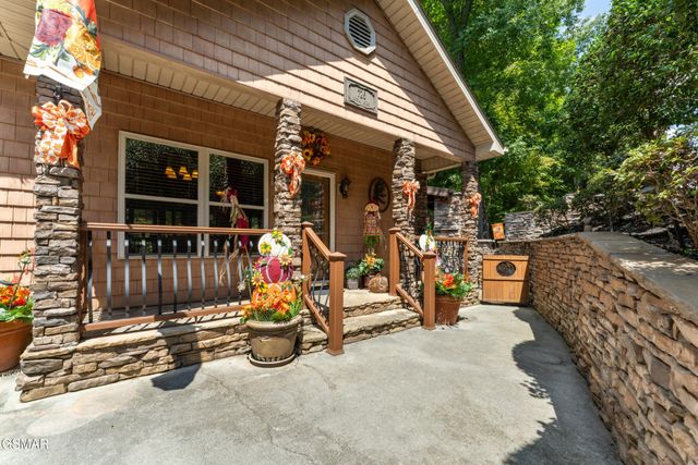 726 Plantation Drive, Pigeon Forge, TN 37863