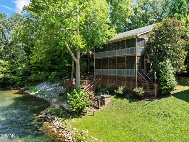 726 Plantation Drive, Pigeon Forge, TN 37863