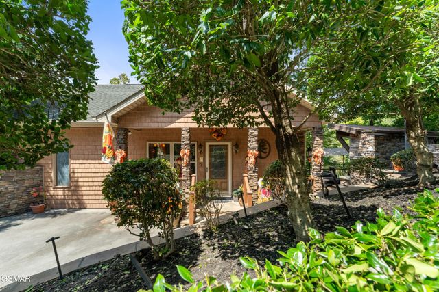726 Plantation Drive, Pigeon Forge, TN 37863