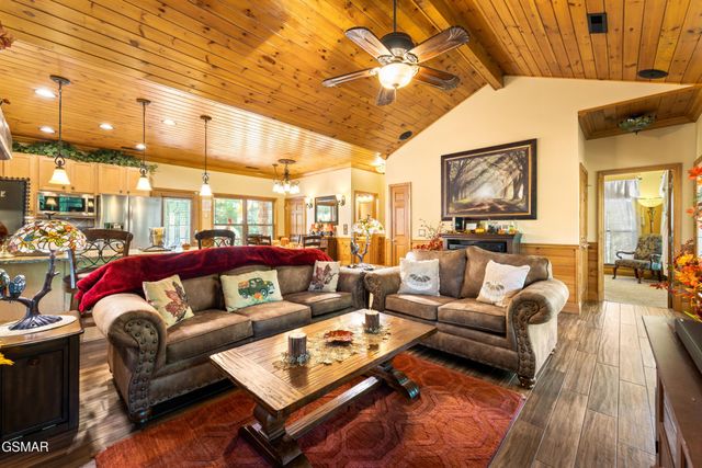 726 Plantation Drive, Pigeon Forge, TN 37863