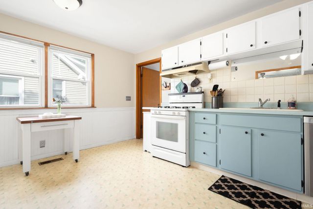 1318 S Spring Street, Mishawaka, IN 46544