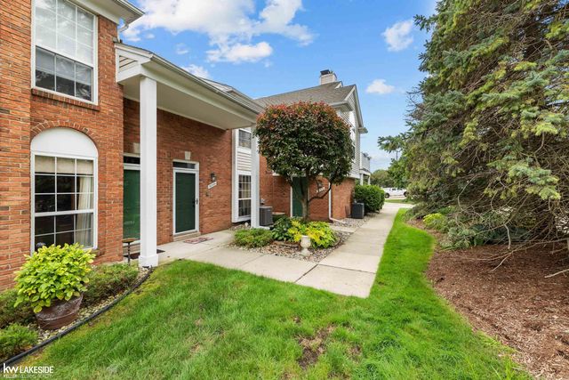 52392 Heatherstone Avenue, Macomb Twp, MI 48042
