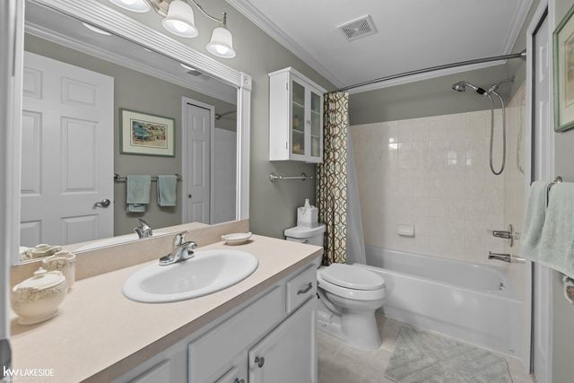 52392 Heatherstone Avenue, Macomb Twp, MI 48042