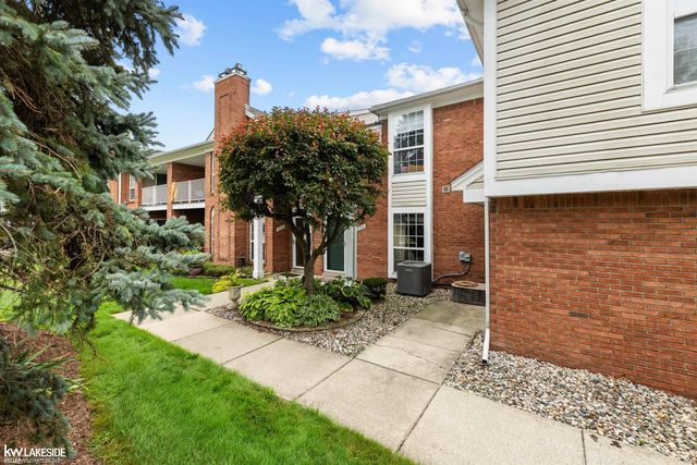 52392 Heatherstone Avenue, Macomb Twp, MI 48042