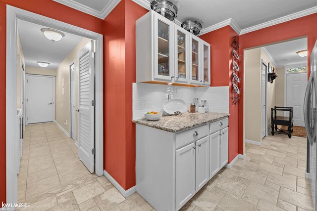 52392 Heatherstone Avenue, Macomb Twp, MI 48042