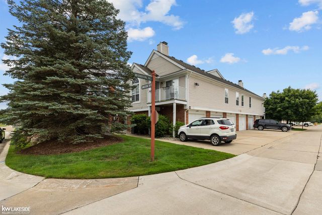 52392 Heatherstone Avenue, Macomb Twp, MI 48042