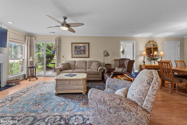 52392 Heatherstone Avenue, Macomb Twp, MI 48042