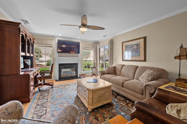 52392 Heatherstone Avenue, Macomb Twp, MI 48042