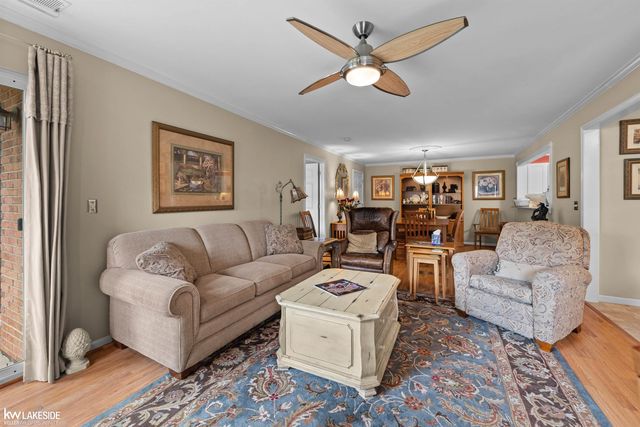 52392 Heatherstone Avenue, Macomb Twp, MI 48042