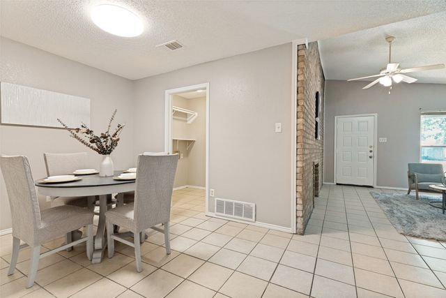 3217 Green Ridge Street, Fort Worth, TX 76133