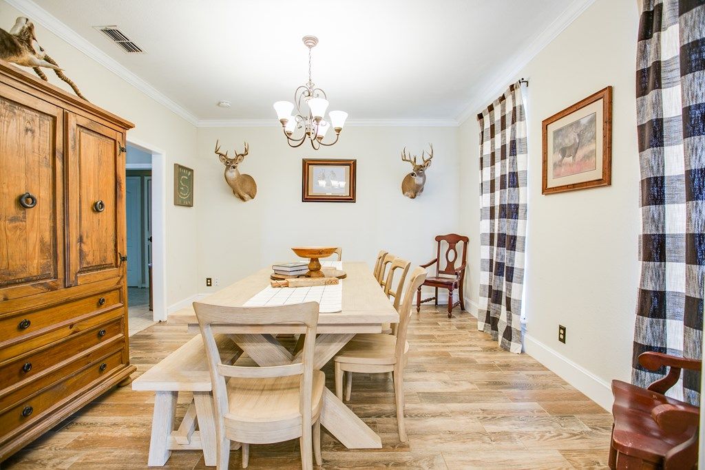 Image 12 of property listing at 2003 N 11th St, Ballinger, TX 76821