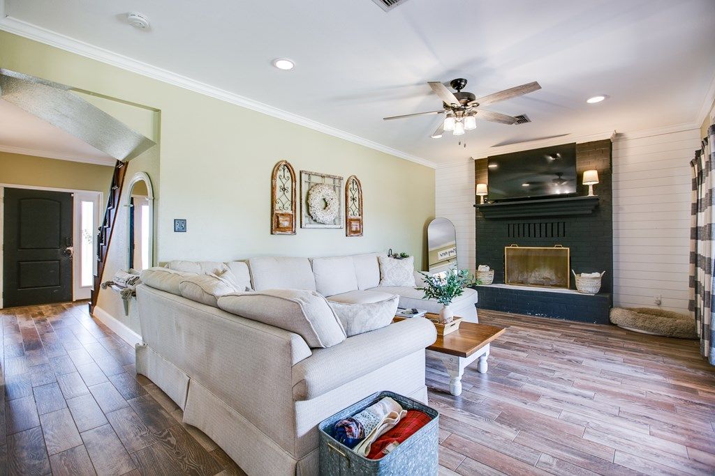 Image 15 of property listing at 2003 N 11th St, Ballinger, TX 76821