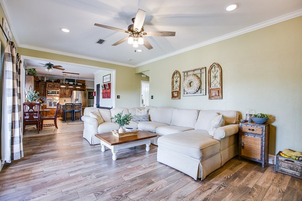 Image 16 of property listing at 2003 N 11th St, Ballinger, TX 76821
