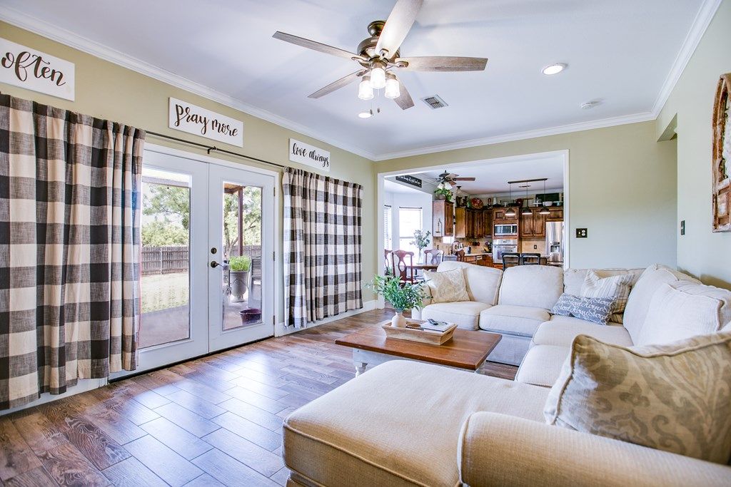 Image 17 of property listing at 2003 N 11th St, Ballinger, TX 76821