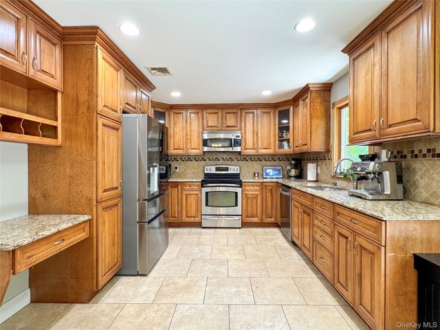 15 Whitetail Court, Center Moriches, NY 11934