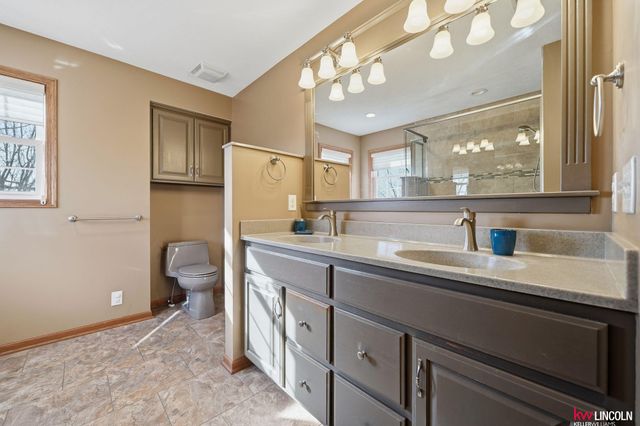 6851 Shadow Ridge Road, Lincoln, NE 68512