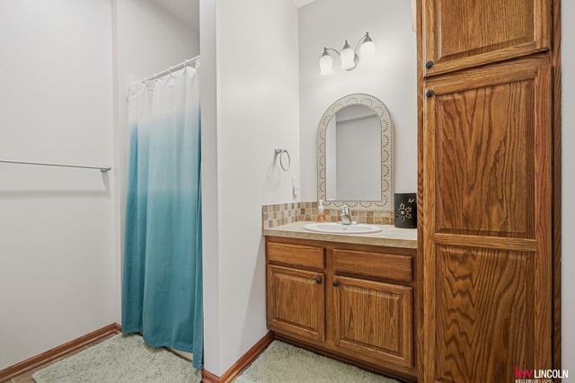 6851 Shadow Ridge Road, Lincoln, NE 68512