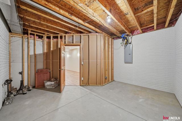 6851 Shadow Ridge Road, Lincoln, NE 68512